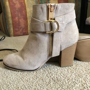 Size Women’s 9 Apt. 9 ankle boots